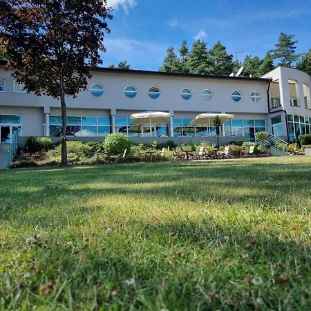 Hotel Mikorzyn Ślesin Exteriör bild