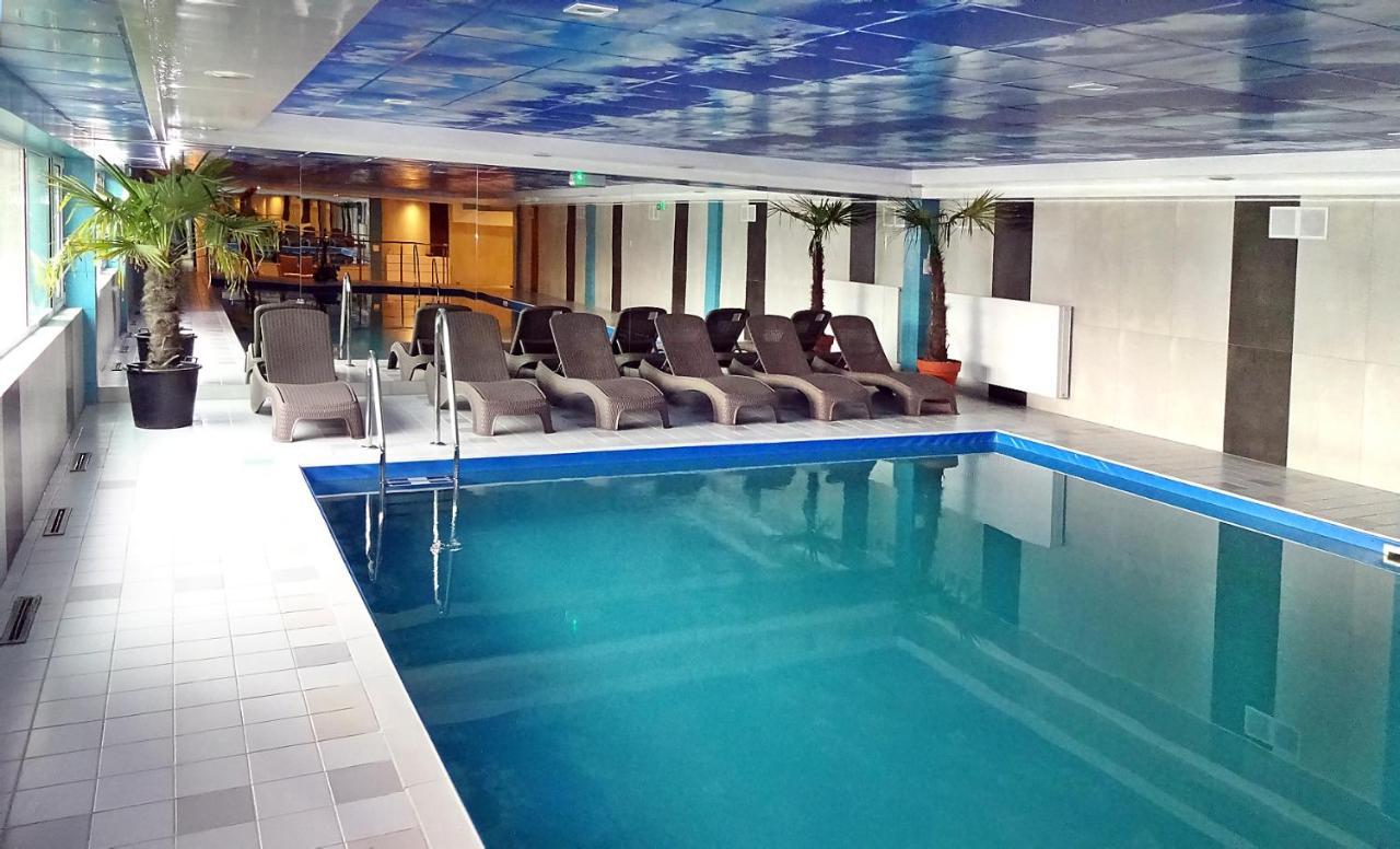 Hotel Mikorzyn Ślesin Exteriör bild
