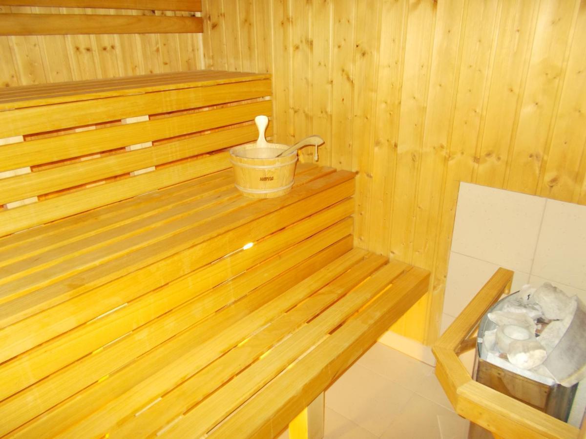 Hotel Mikorzyn Ślesin Exteriör bild