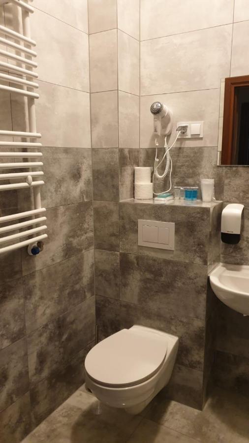 Hotel Mikorzyn Ślesin Exteriör bild
