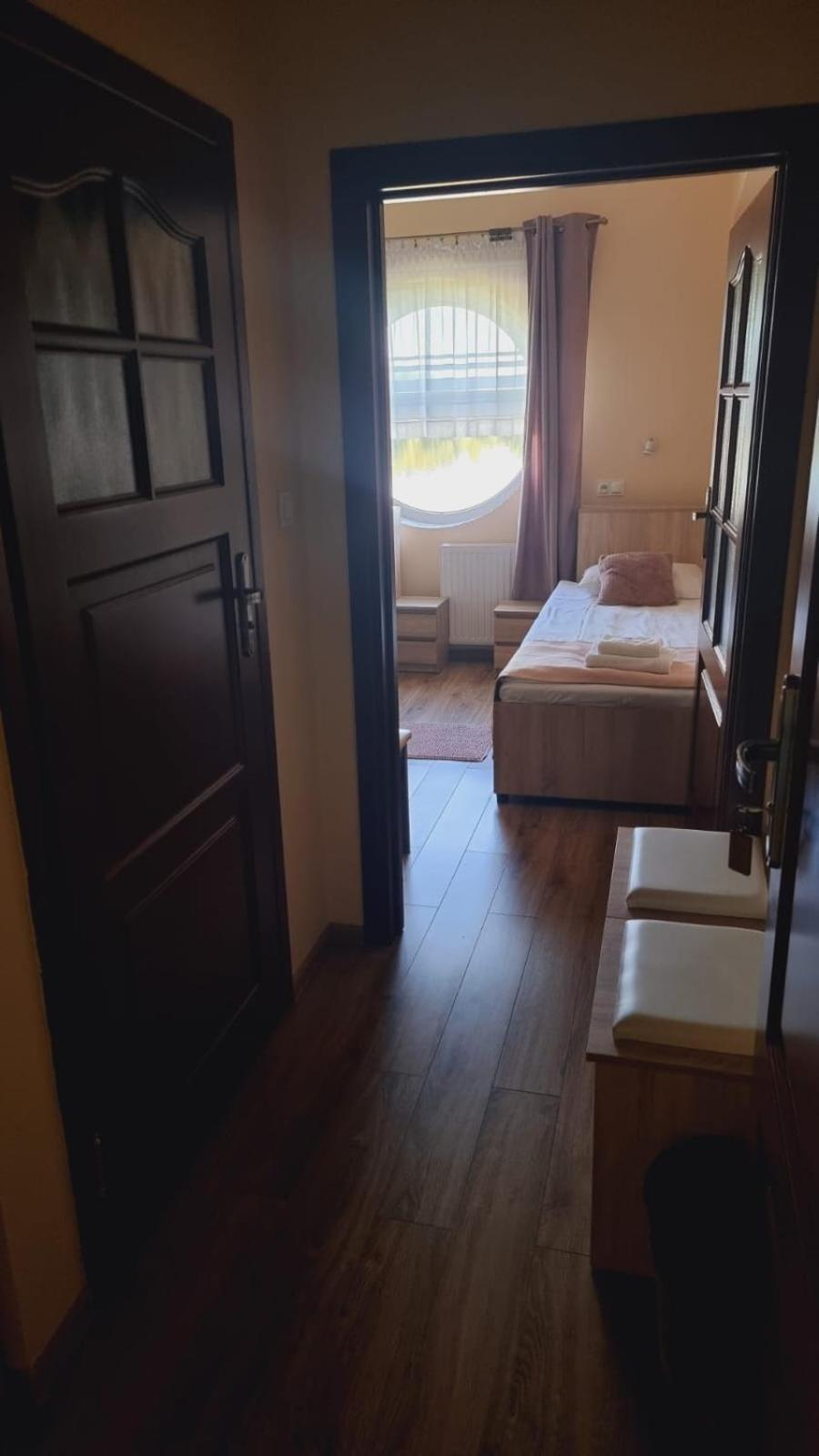 Hotel Mikorzyn Ślesin Exteriör bild