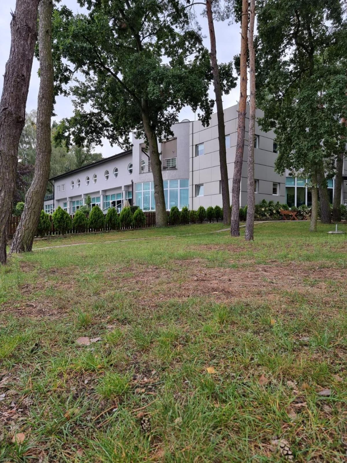 Hotel Mikorzyn Ślesin Exteriör bild