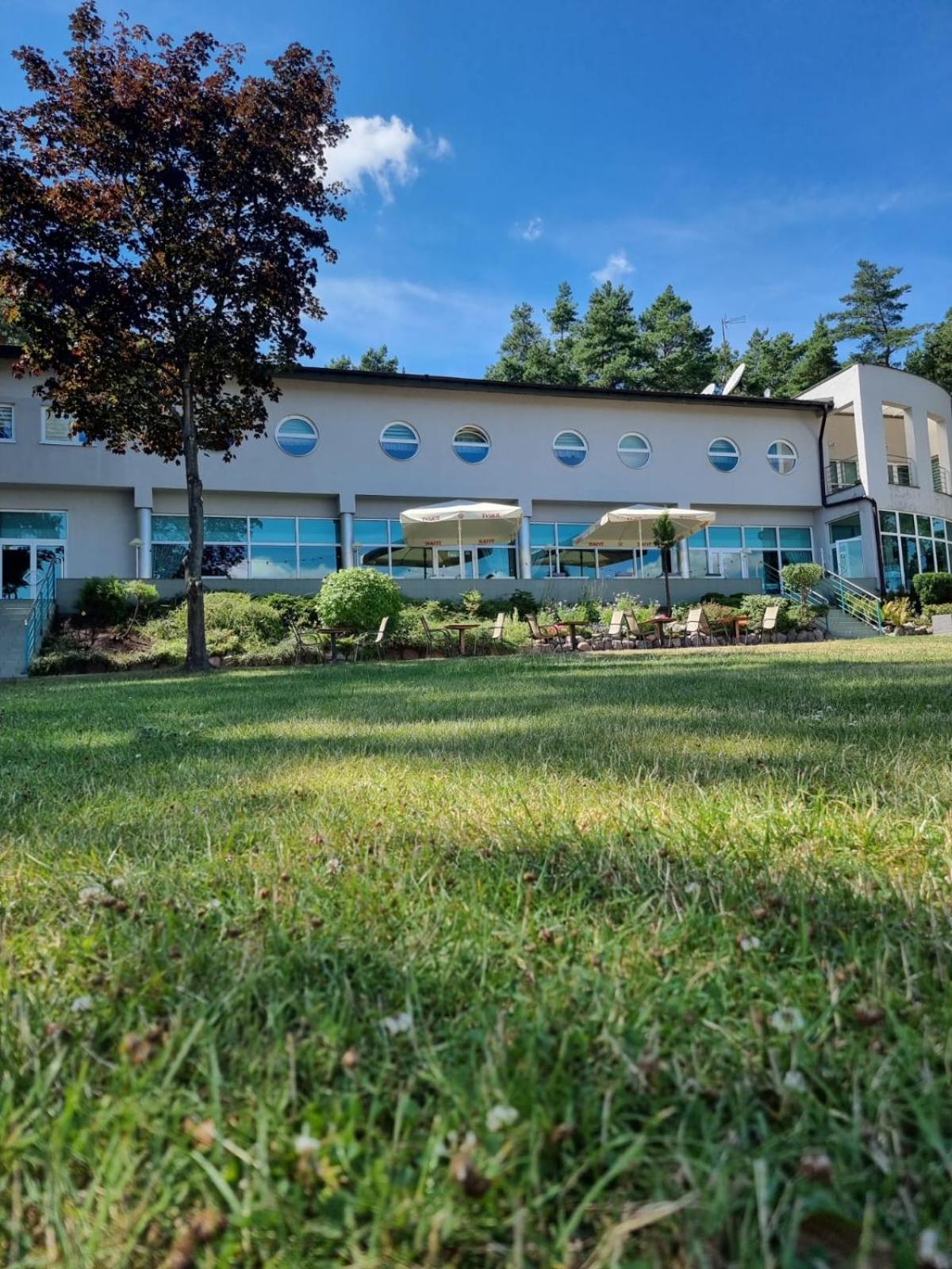 Hotel Mikorzyn Ślesin Exteriör bild