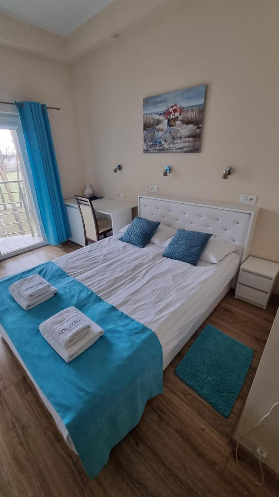 Hotel Mikorzyn Ślesin Exteriör bild