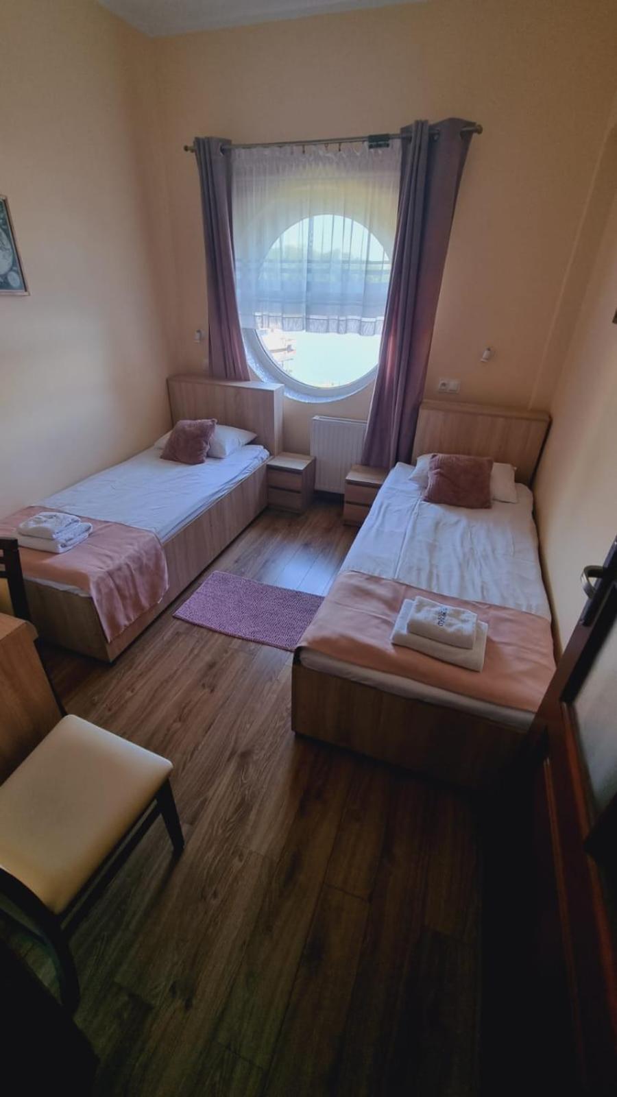 Hotel Mikorzyn Ślesin Exteriör bild