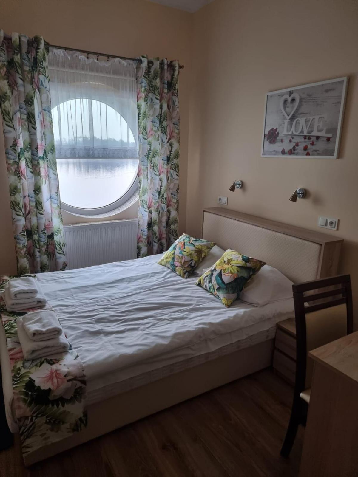 Hotel Mikorzyn Ślesin Exteriör bild