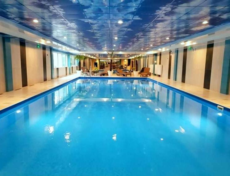 Hotel Mikorzyn Ślesin Exteriör bild